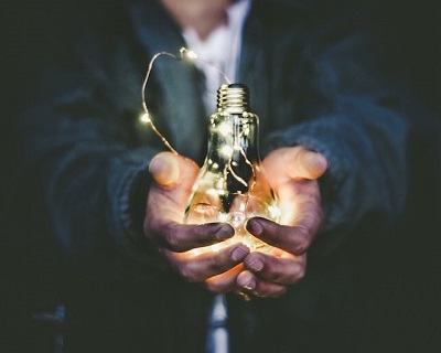 Jakie są sposoby na ograniczenie zużycia energii i wody w gospodarstwie domowym?